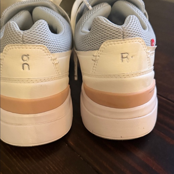 On Running THE ROGER Advantage - Picture 5 of 8